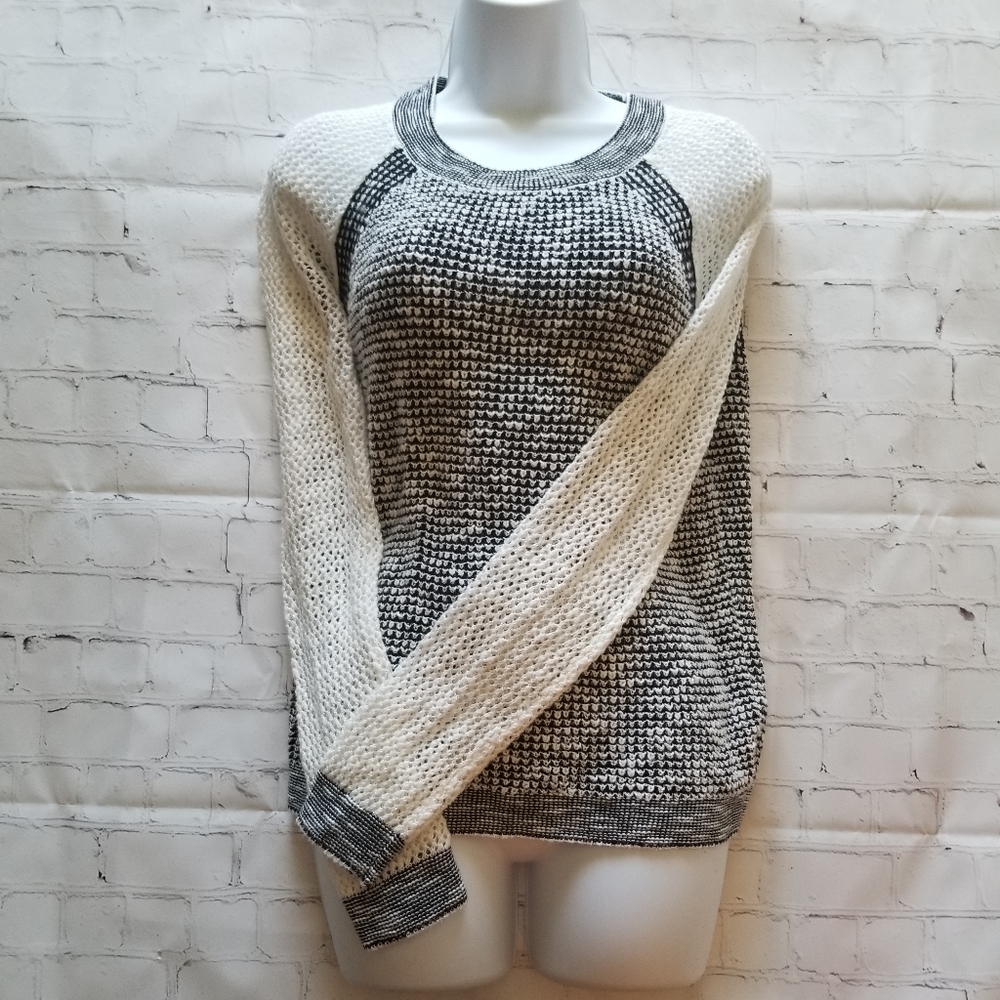 ❤️ A.N.A Two Tone Bkue Off White Sweater S